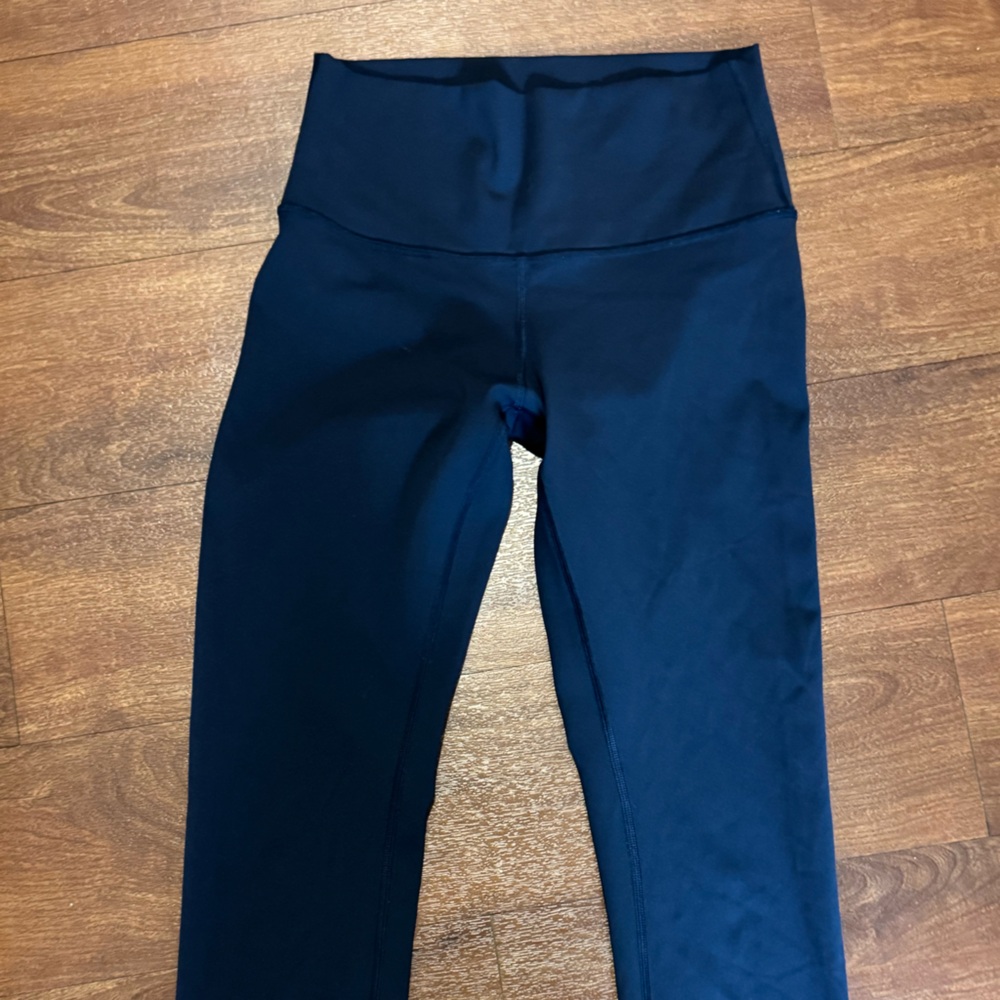 Lululemon Wonder Under High-Rise Crop 21” – Size 6 (Navy Blue